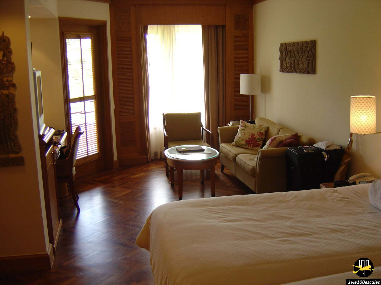 Lit et espace salon d'une chambre de l'hôtel The Westin Resort Nusa Dua Bali