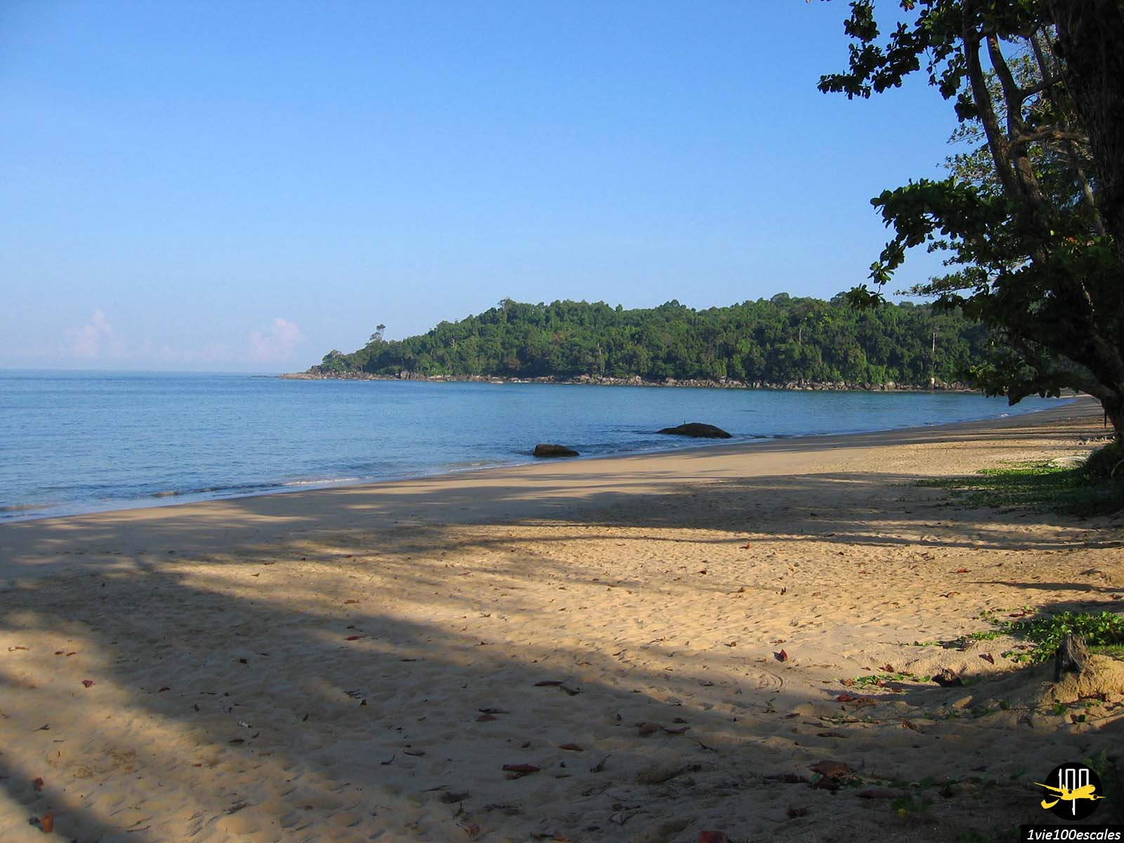 Offrant une vue sur la mer d'Andaman, l'hôtel Khaolak Merlin Resort est situé à proximité immédiate de Khao Lak South Beach