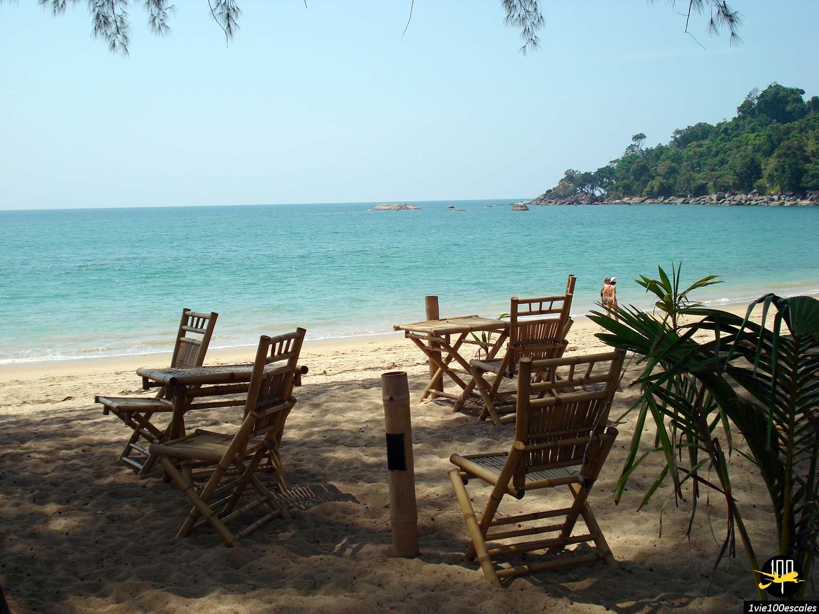 La jolie plage de Lam Kazn Beach qui longe les hôtels du sud de Khao Lak