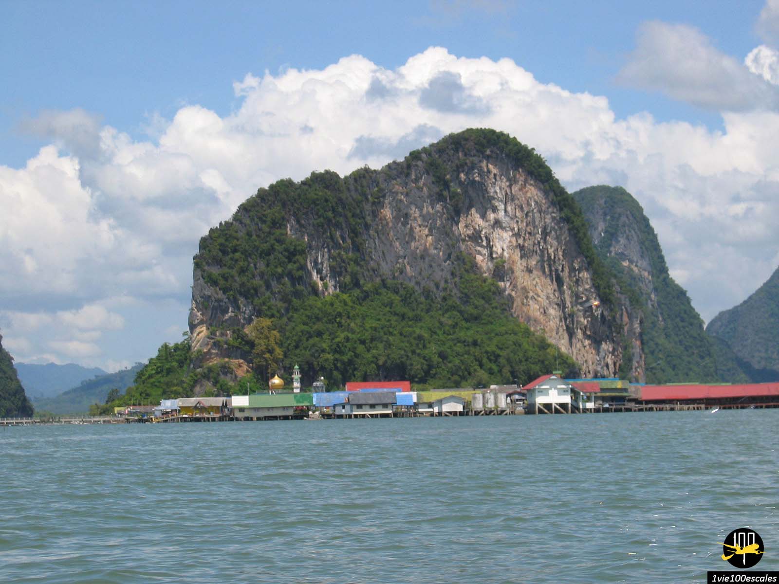 Panorama de Koh Panyee dans la baie de Phang Nga