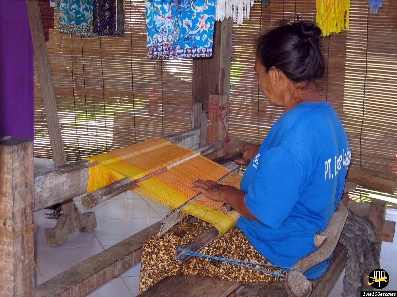 Un atelier de tissage sur l'île de Nusa Lembongan près de Bali en Indonésie