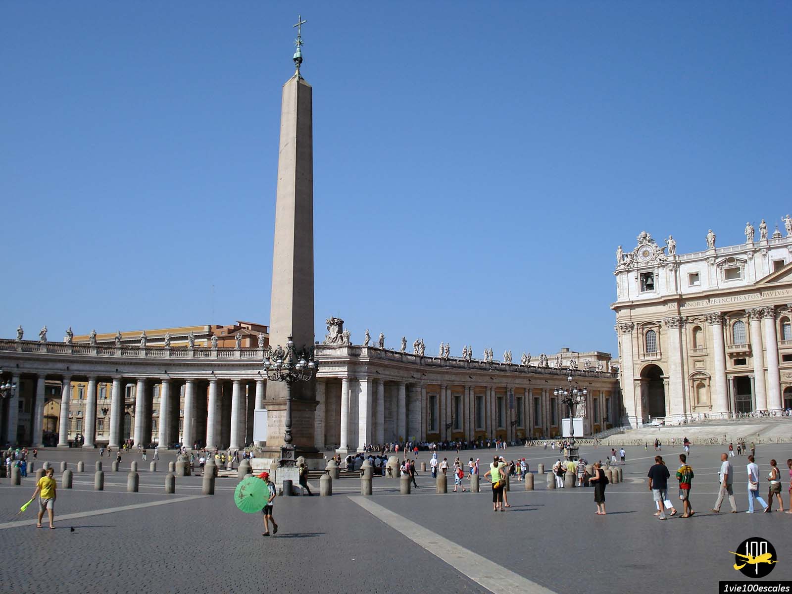 L'état du Vatican à Rome avec sa célèbre place et la basilique Saint-Pierre