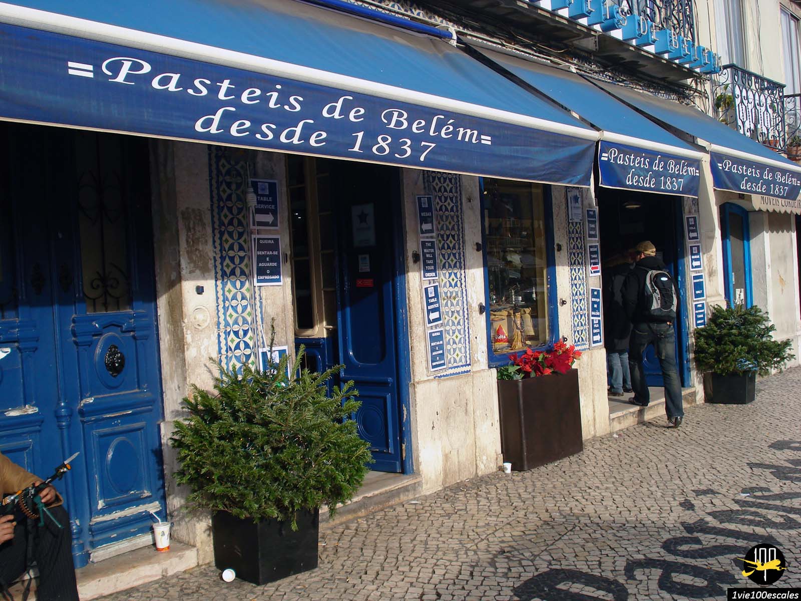 L'entrée de la célèbre pâtisserie Pasteis de Belém à Lisbonne au Portugal