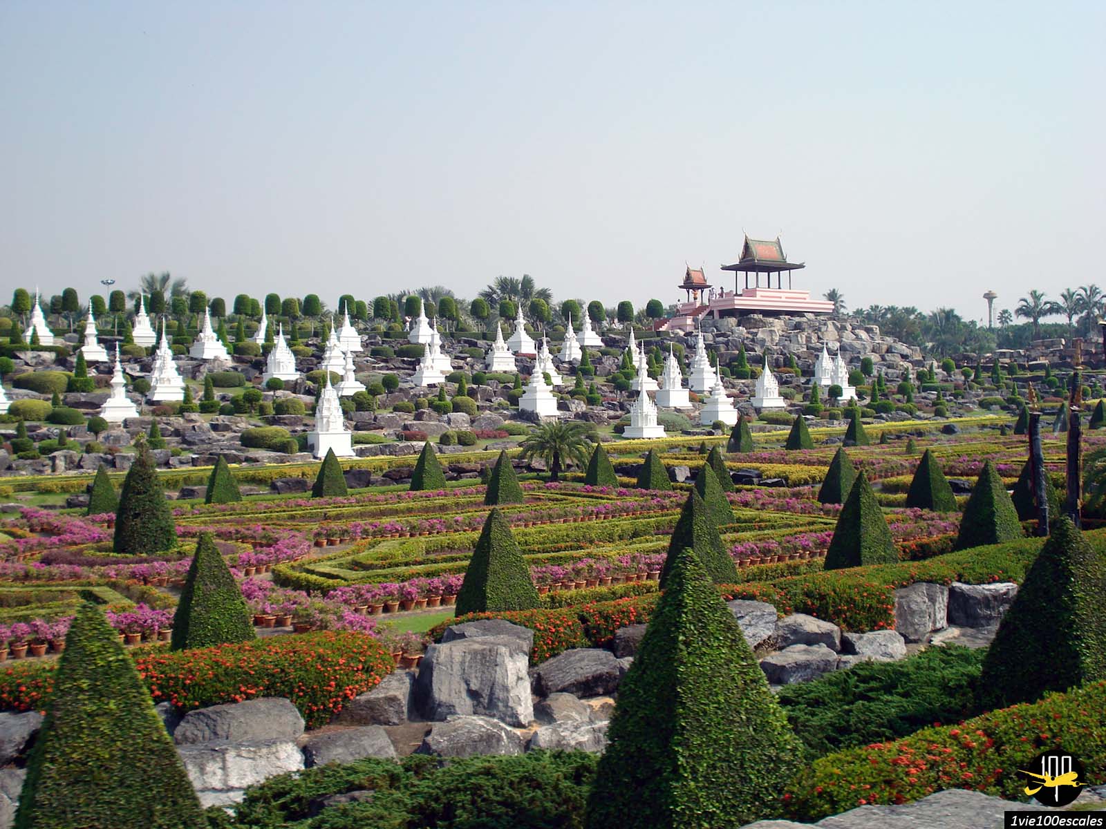 Nong Nooch Tropical Garden est le plus grand jardin botanique en Asie du Sud-Est