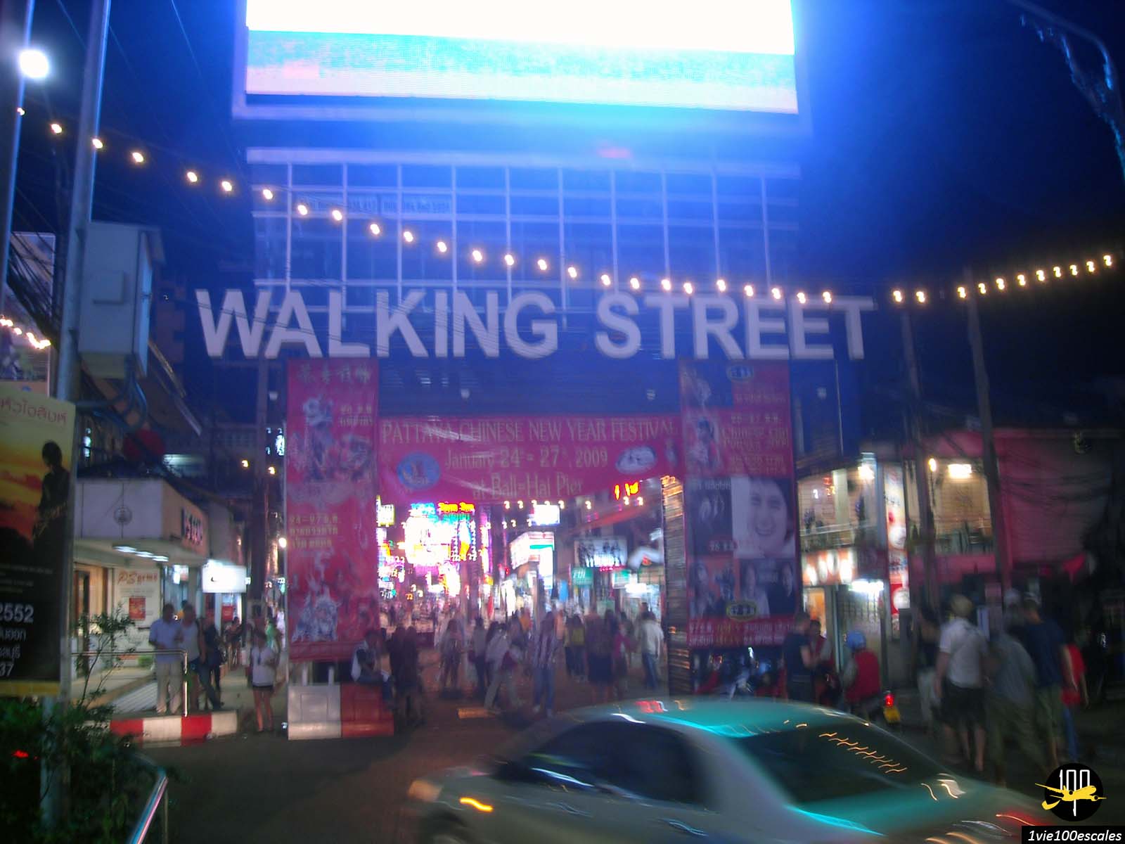 Entrée de la fameuse Walking Street de Pattaya en Thailande