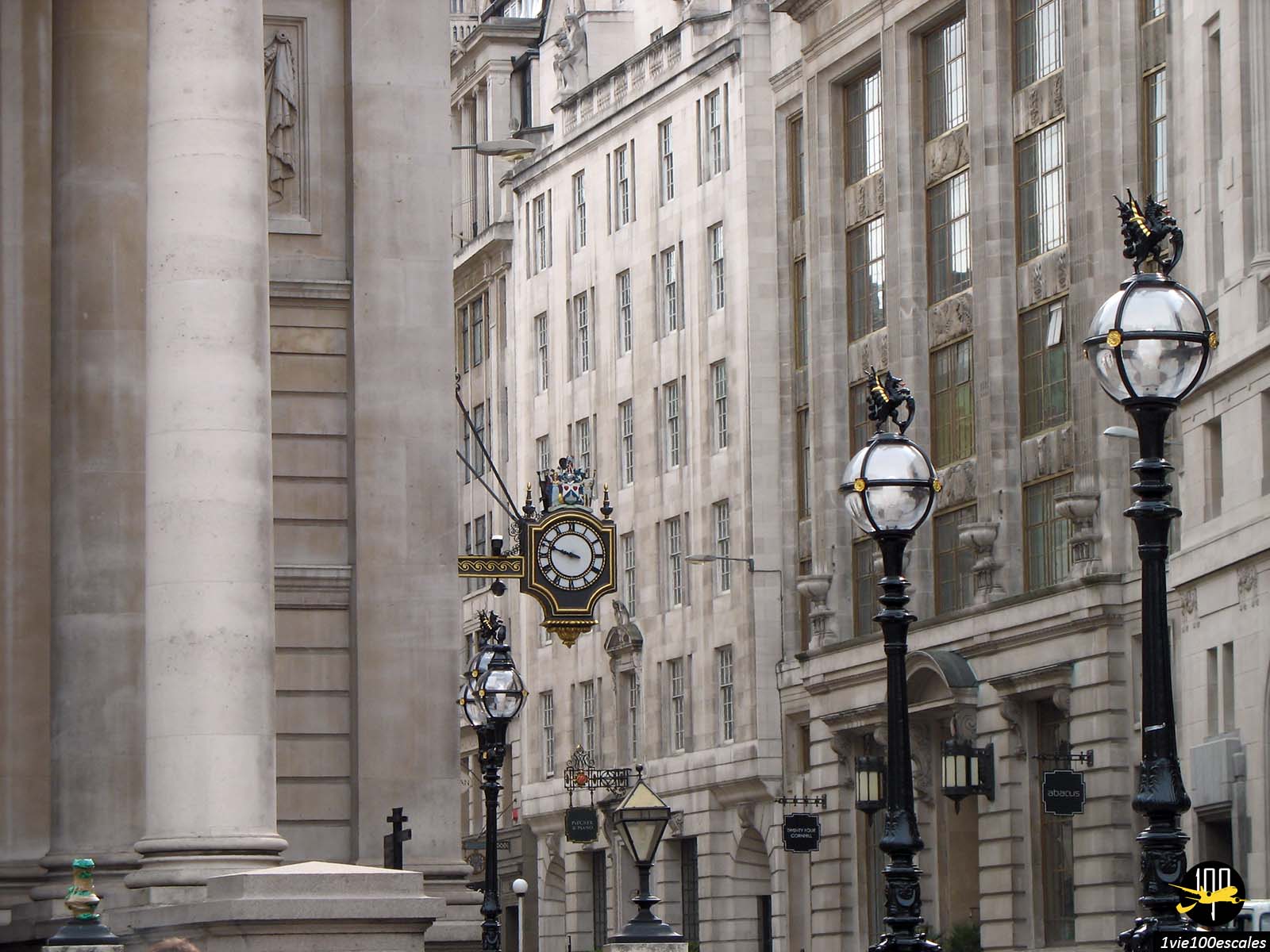 Vue typique de la rue Cornhill à la Bourse royale de Londres