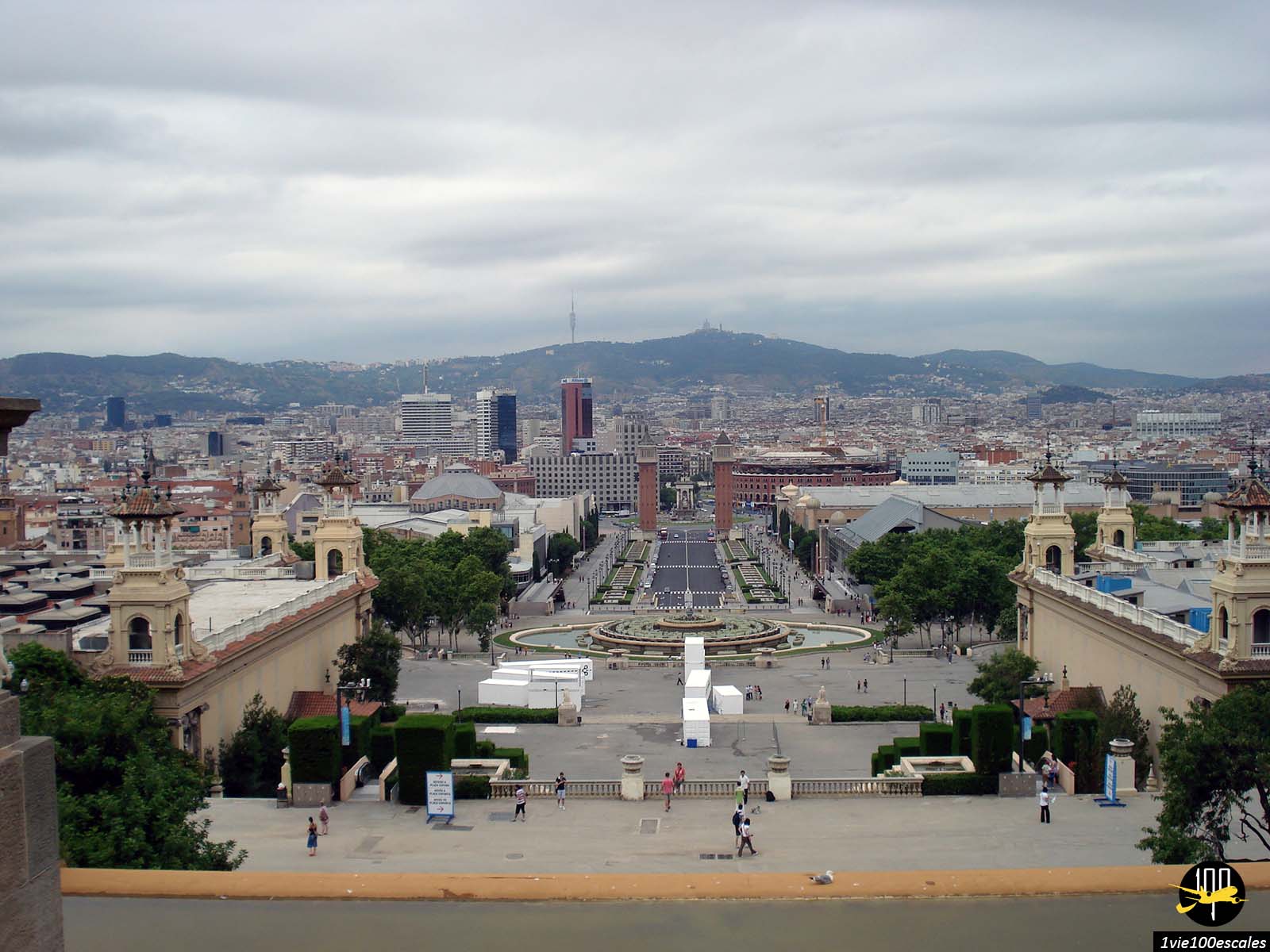 La vue sur la ville de Barcelone depuis la colline de Montjuic