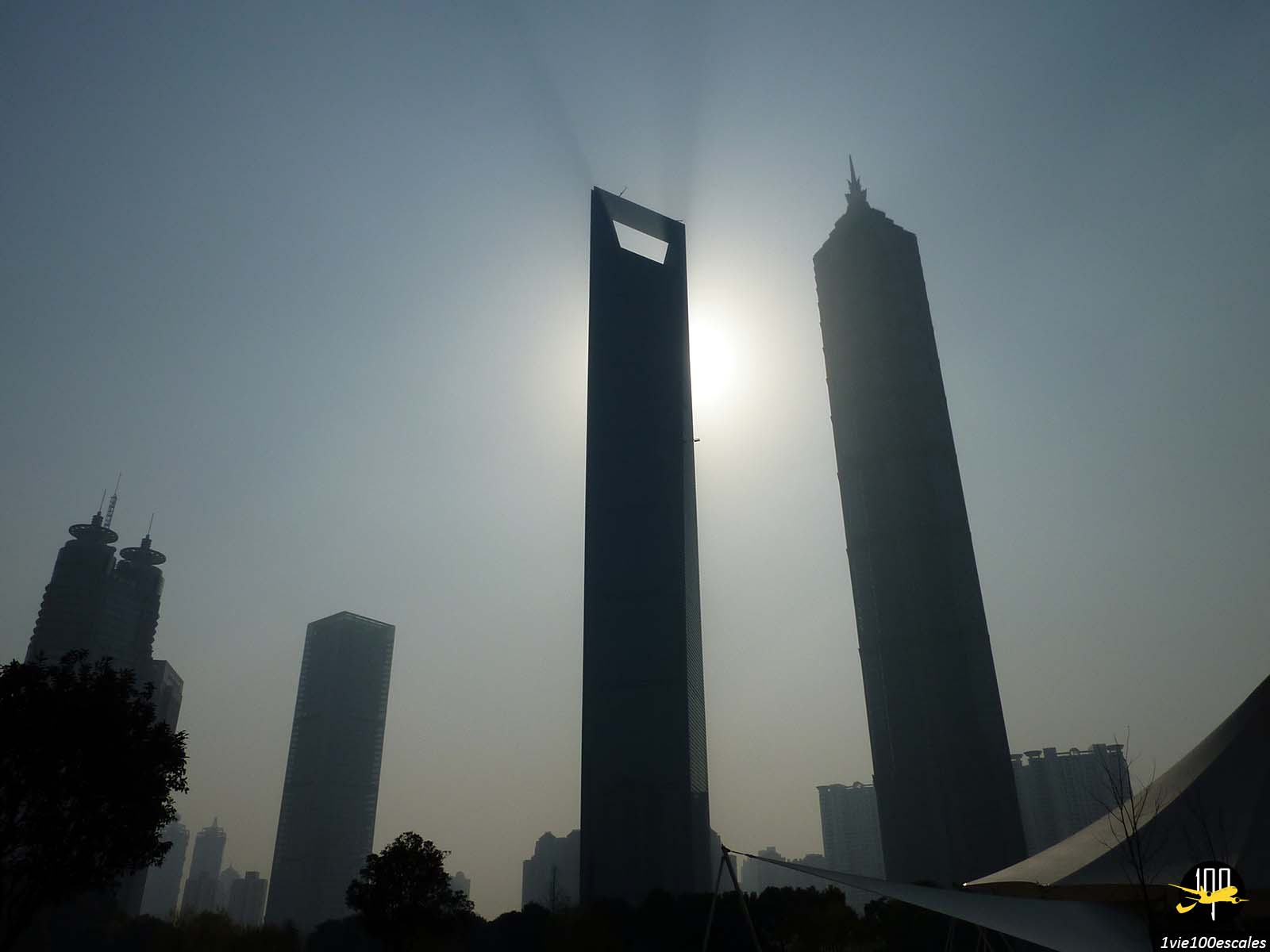 Le Shanghai World Financial Center est appelé le décapsuleur