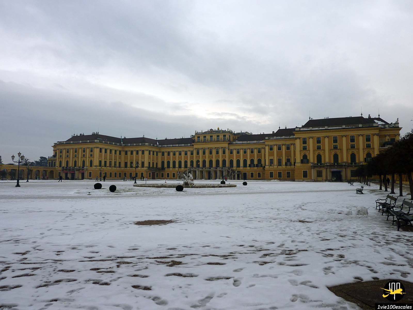 Les jardins du Château de Schönbrunn sous la neige en février