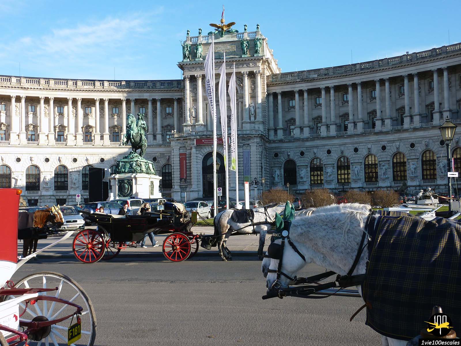 Les calèches devant le Palais impérial Hofburg de Vienne