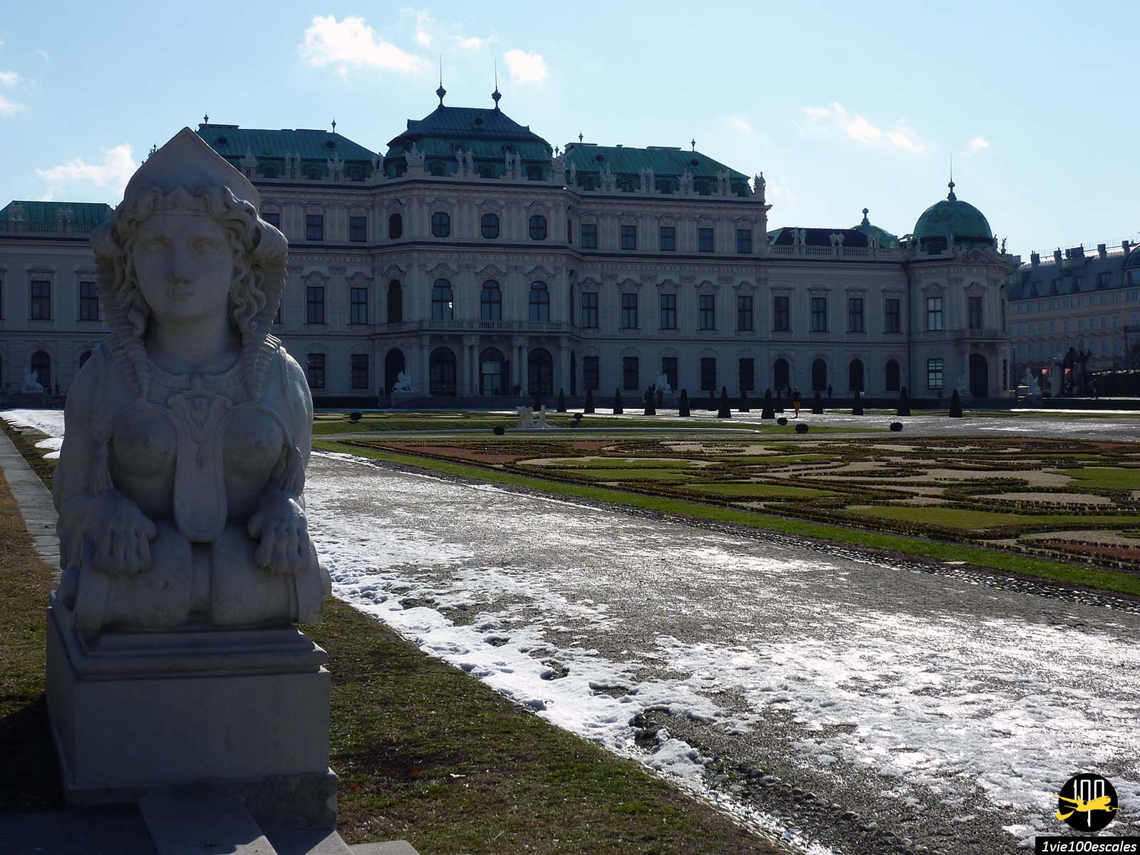 Les jardins du palais du Belvédère de Vienne encore un peu enneigé