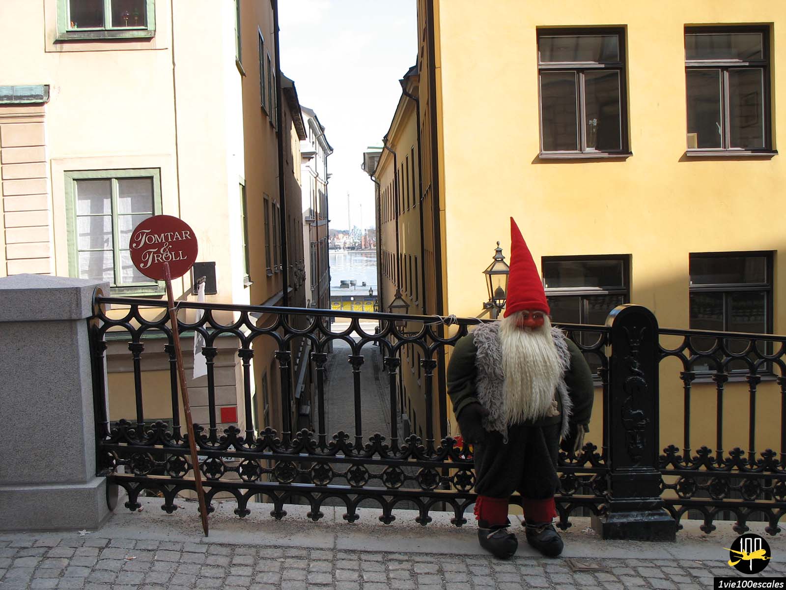 Un troll devant une boutique dans la vieille ville de Stockholm