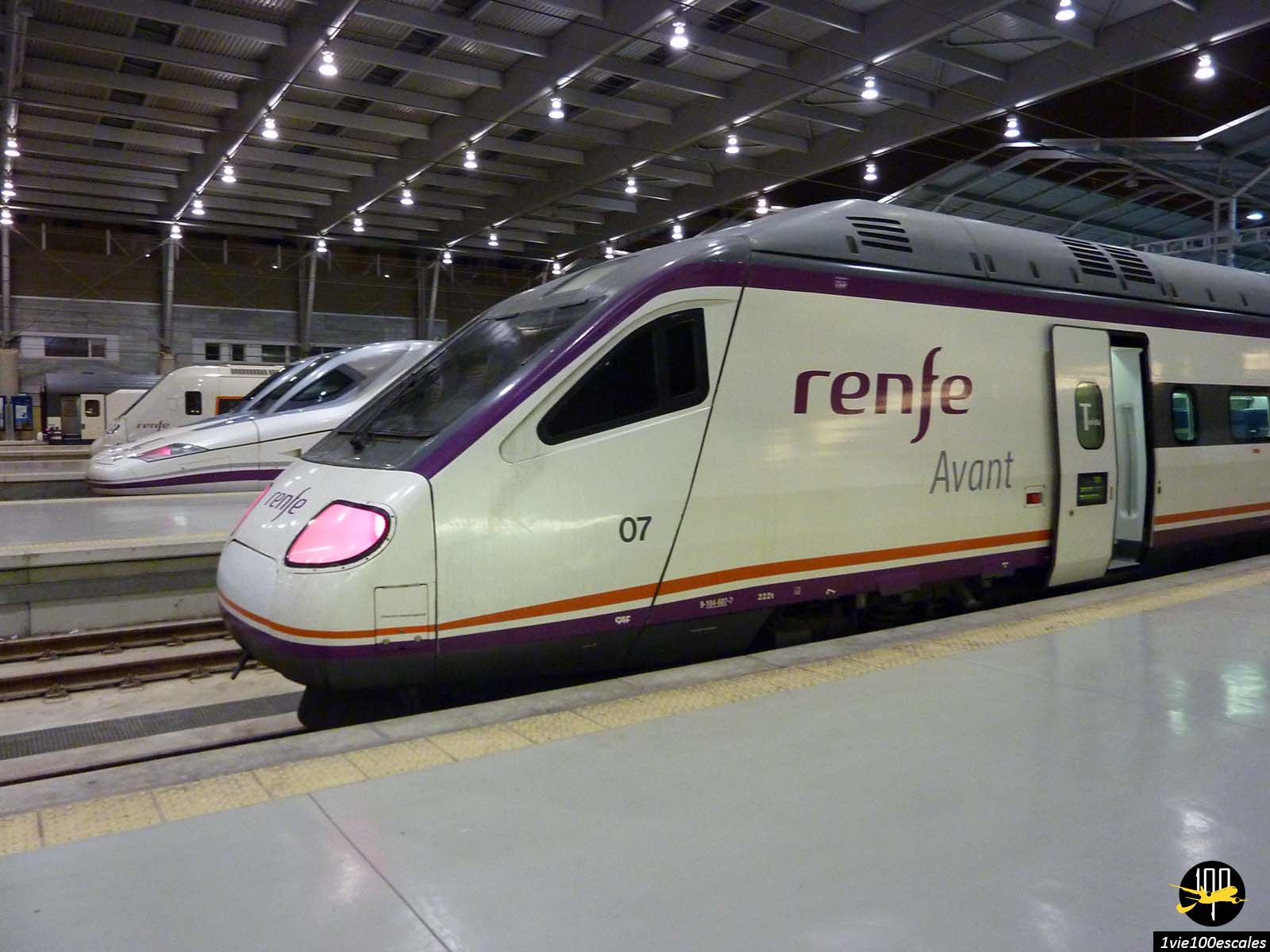 Le train à grande vitesse espagnol Renfe Avant permet de relier Malaga à Séville rapidement