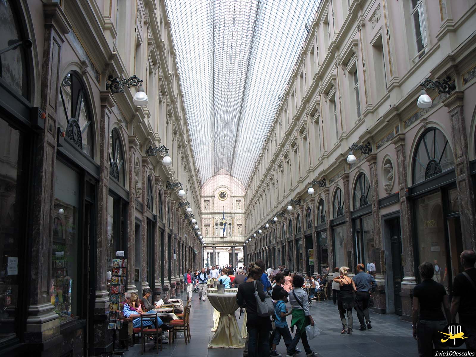 Les boutiques des Galeries Royales Saint-Hubert près de la Grand Place de Bruxelles