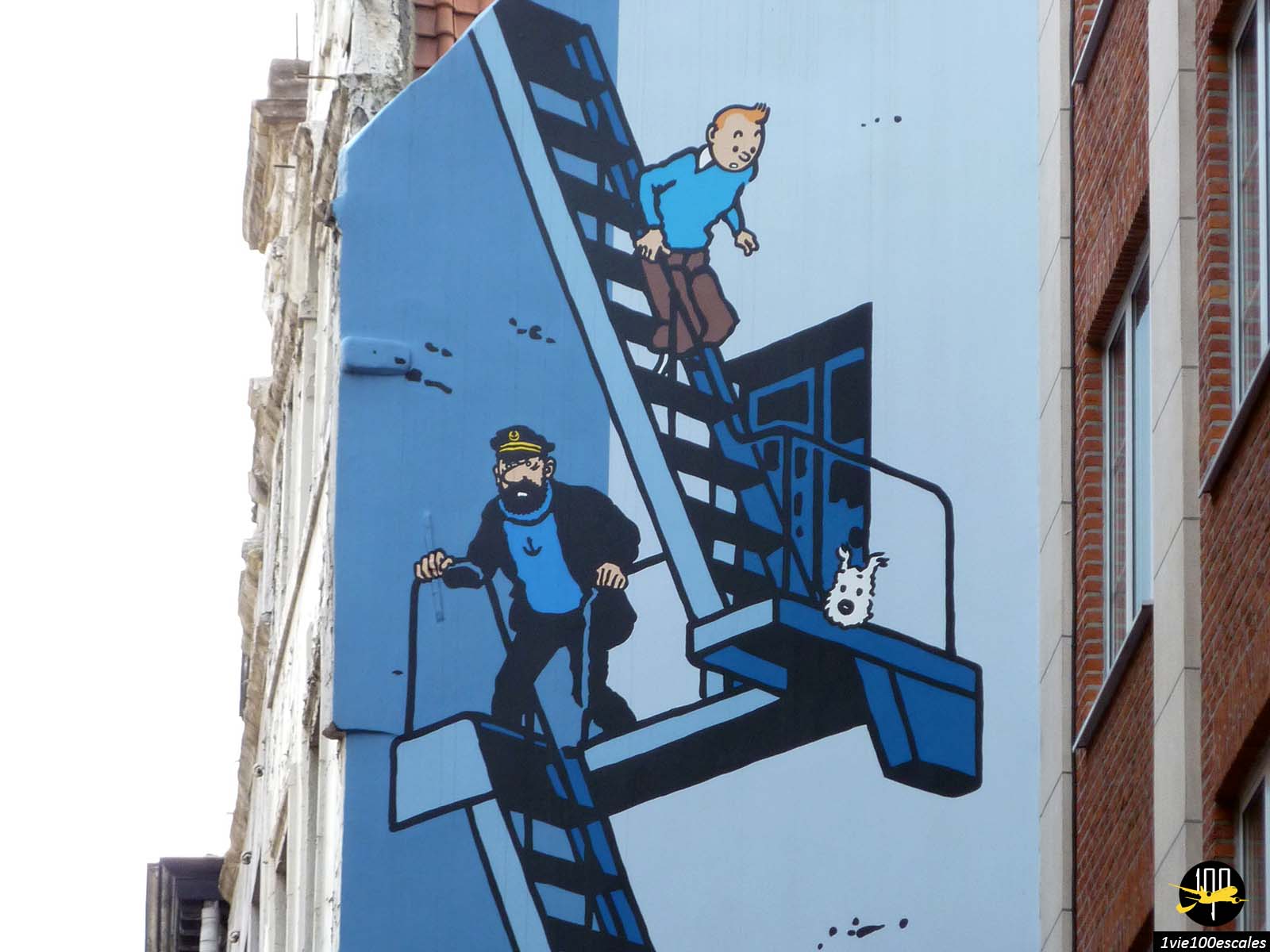 À Bruxelles, on retrouve évidement Un Parcours BD avec Tintin et ses amis sur les façades des immeubles