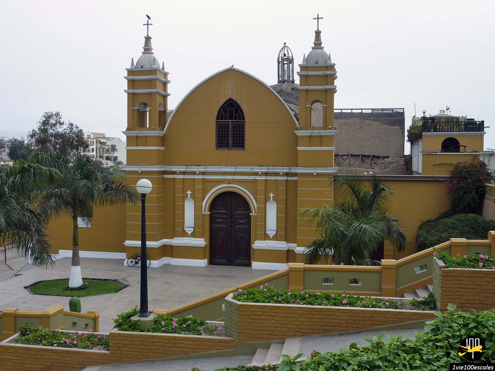 La vieille église jaune Iglesia La Ermita de Barranco à Lima