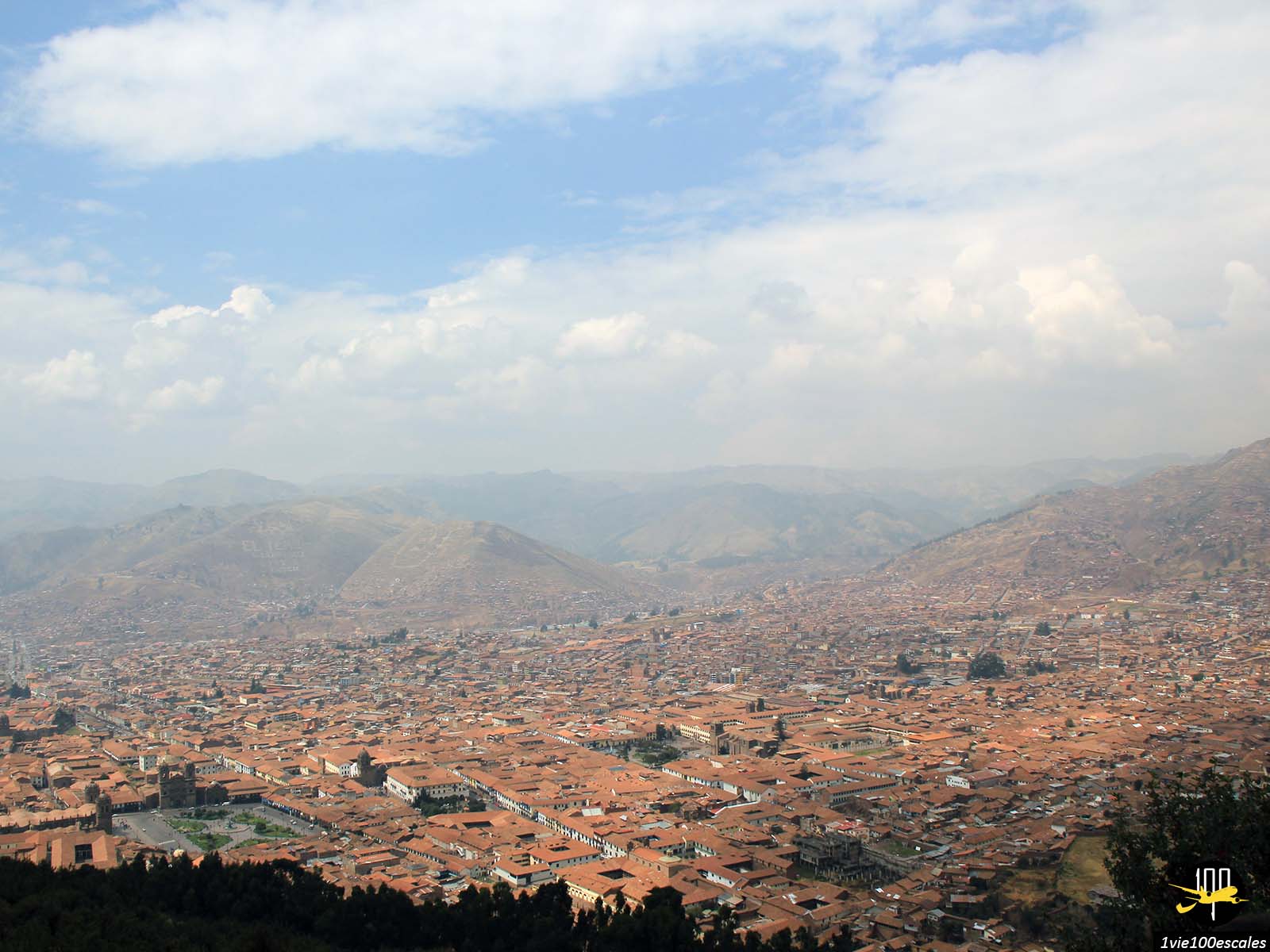 Panorama complet sur la ville de Cusco depuis la colline