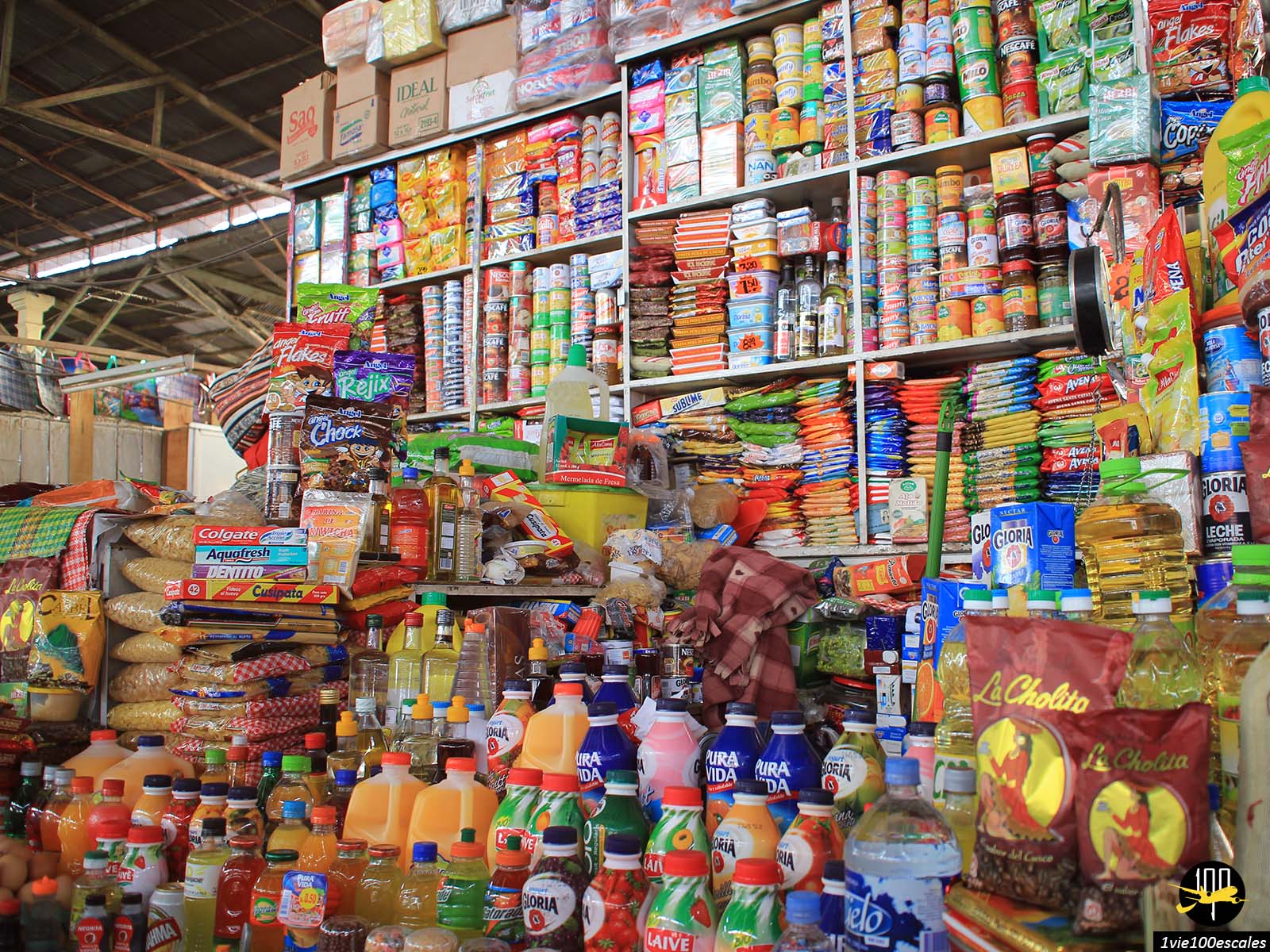 Flâner dans le marché de San Pedro à Cusco au Pérou