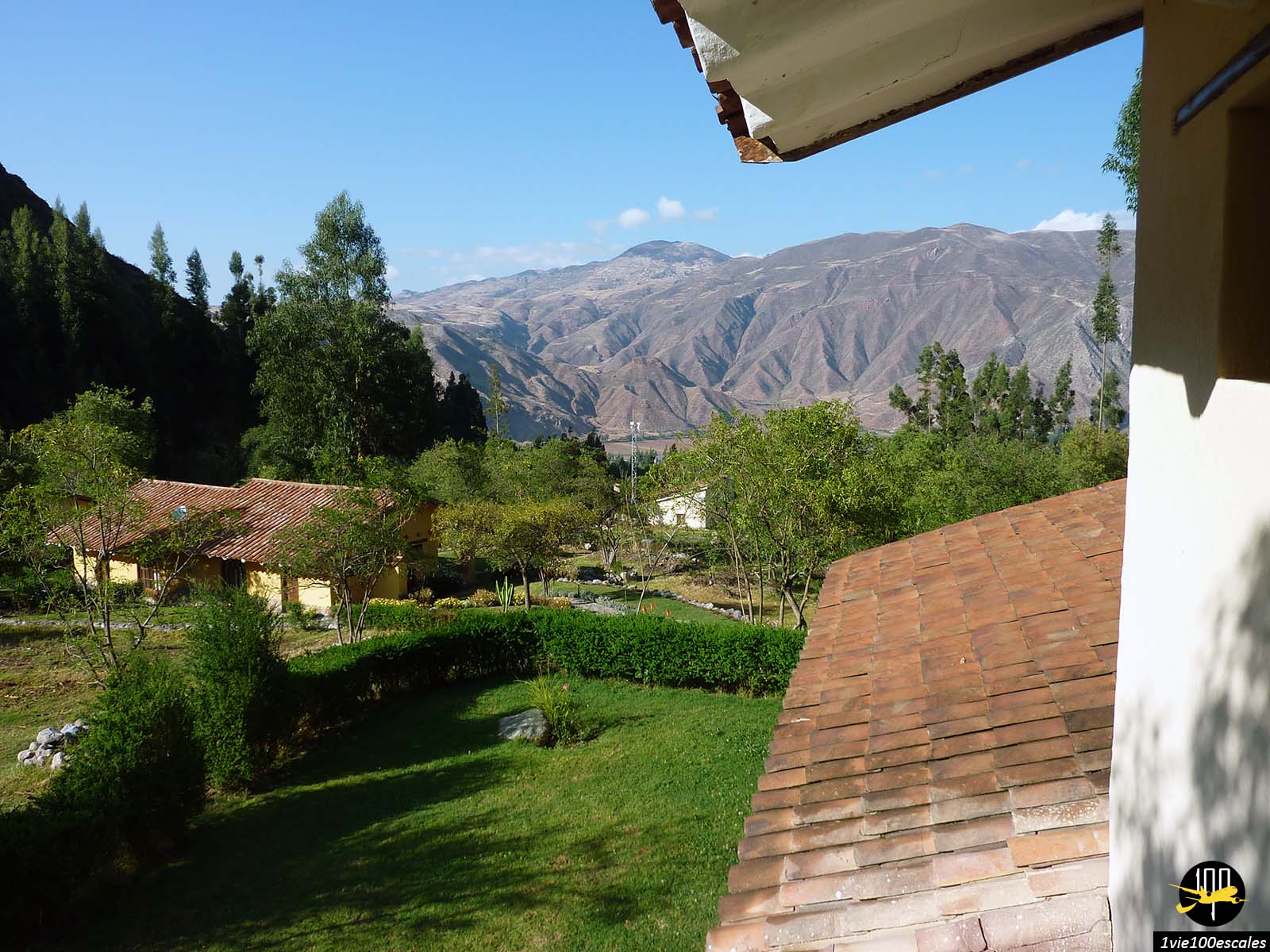 Tous les bungalows sont dotés d'une terrasse et offrent une vue panoramique sur la colline de la Vallée sacrée des Incas