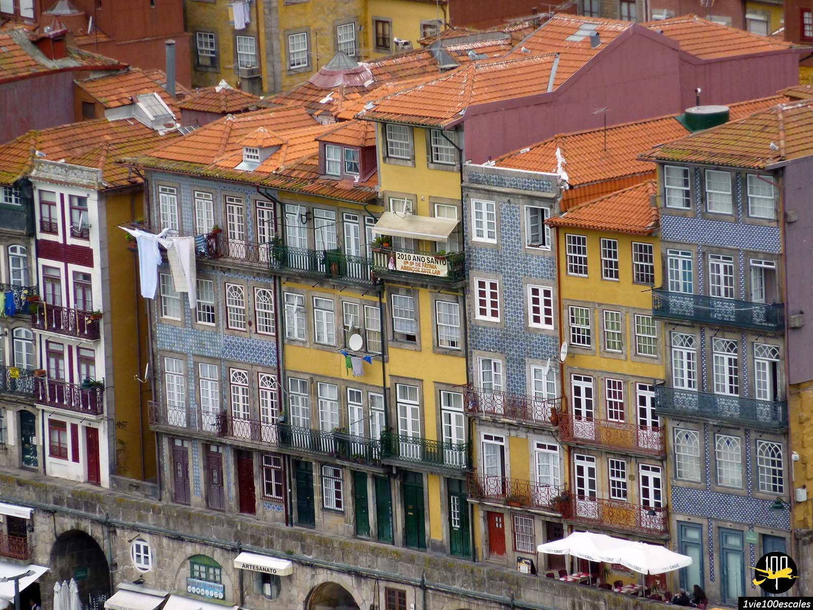 La Ribeira et ses façades colorées et décorées attirent l'attention de tous les visiteurs, tant celles qui donnent sur le Douro et s'y reflètent