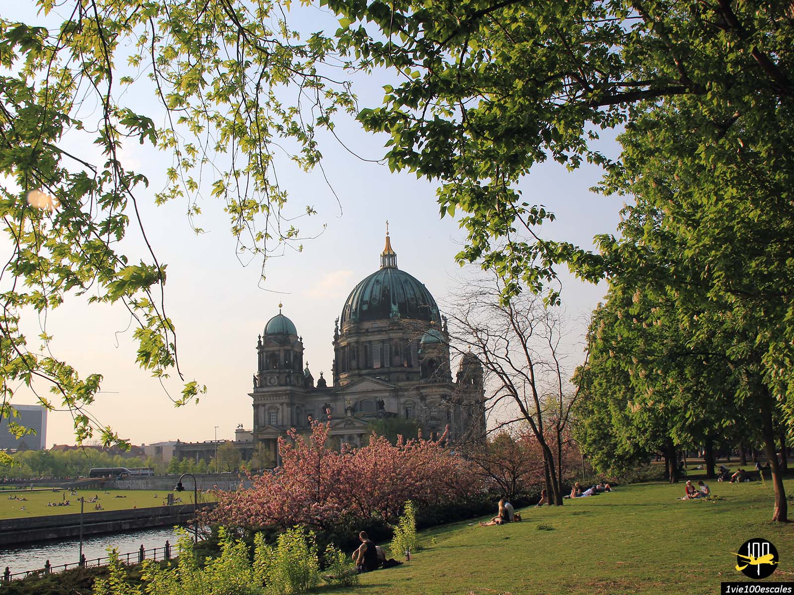 La cathédrale de Berlin, connue là-bas sous le nom de Berliner Dom, est l'une des attractions touristiques les plus importantes de la capitale allemande