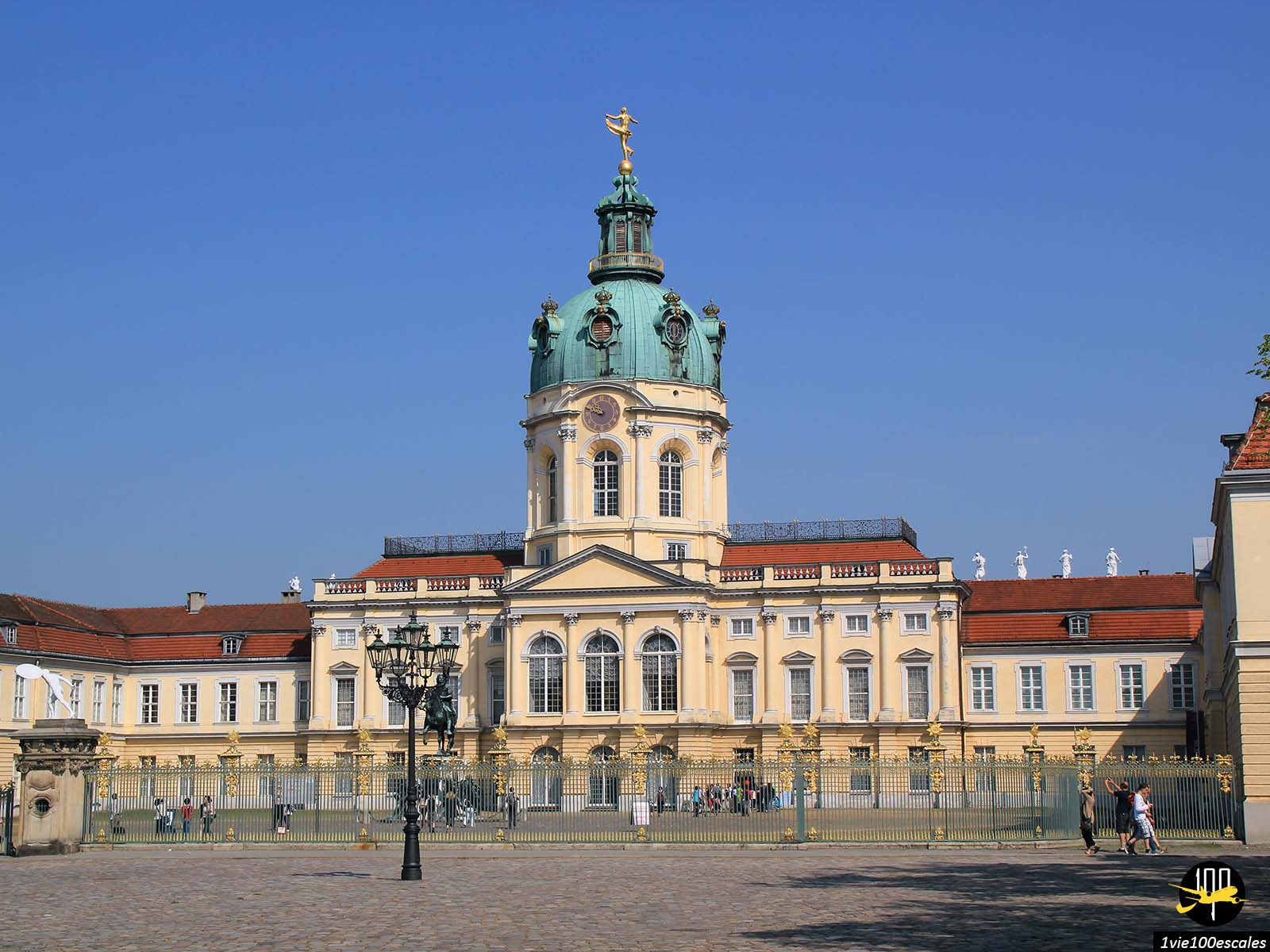 Le château de Charlottenburg est aujourd'hui le plus grand & le plus somptueux château de Berlin et l'une des attractions touristiques les plus connues