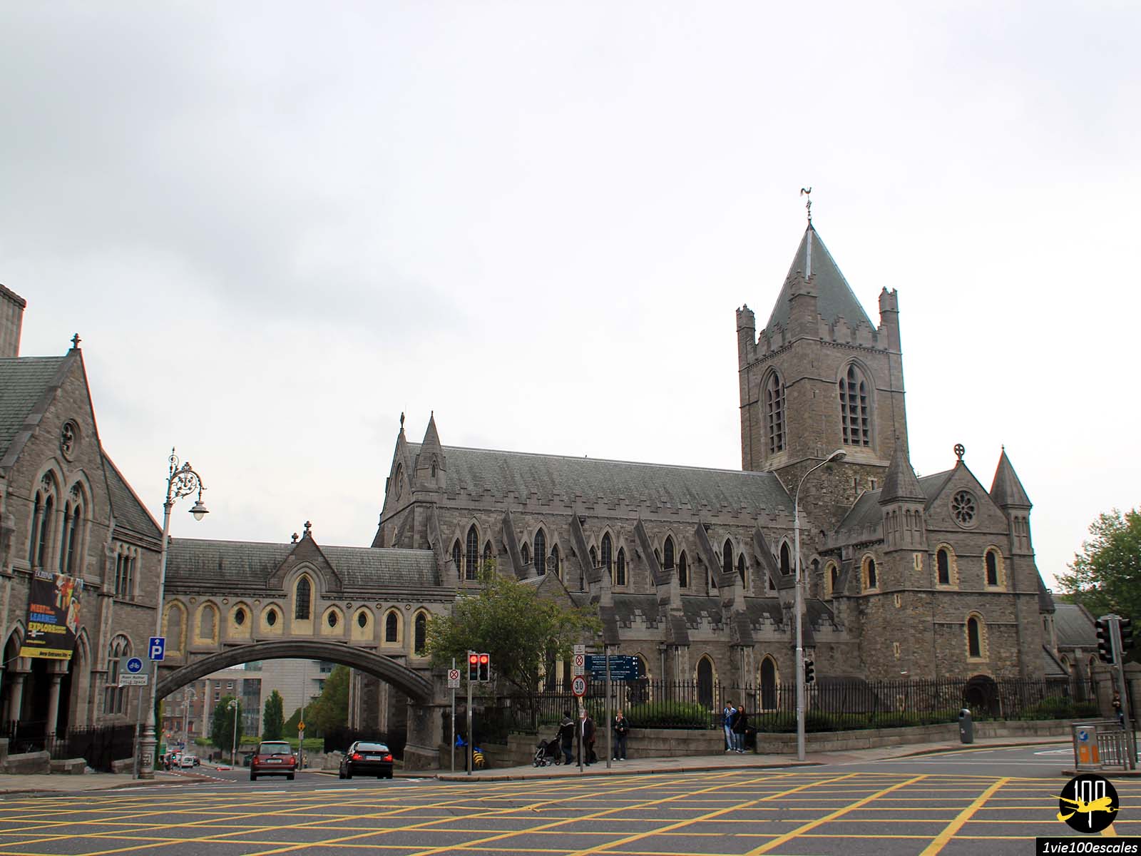 Siège de l'évêché anglican, la cathédrale Christ Church de Dublin est aussi appelée cathédrale de la Sainte-Trinité