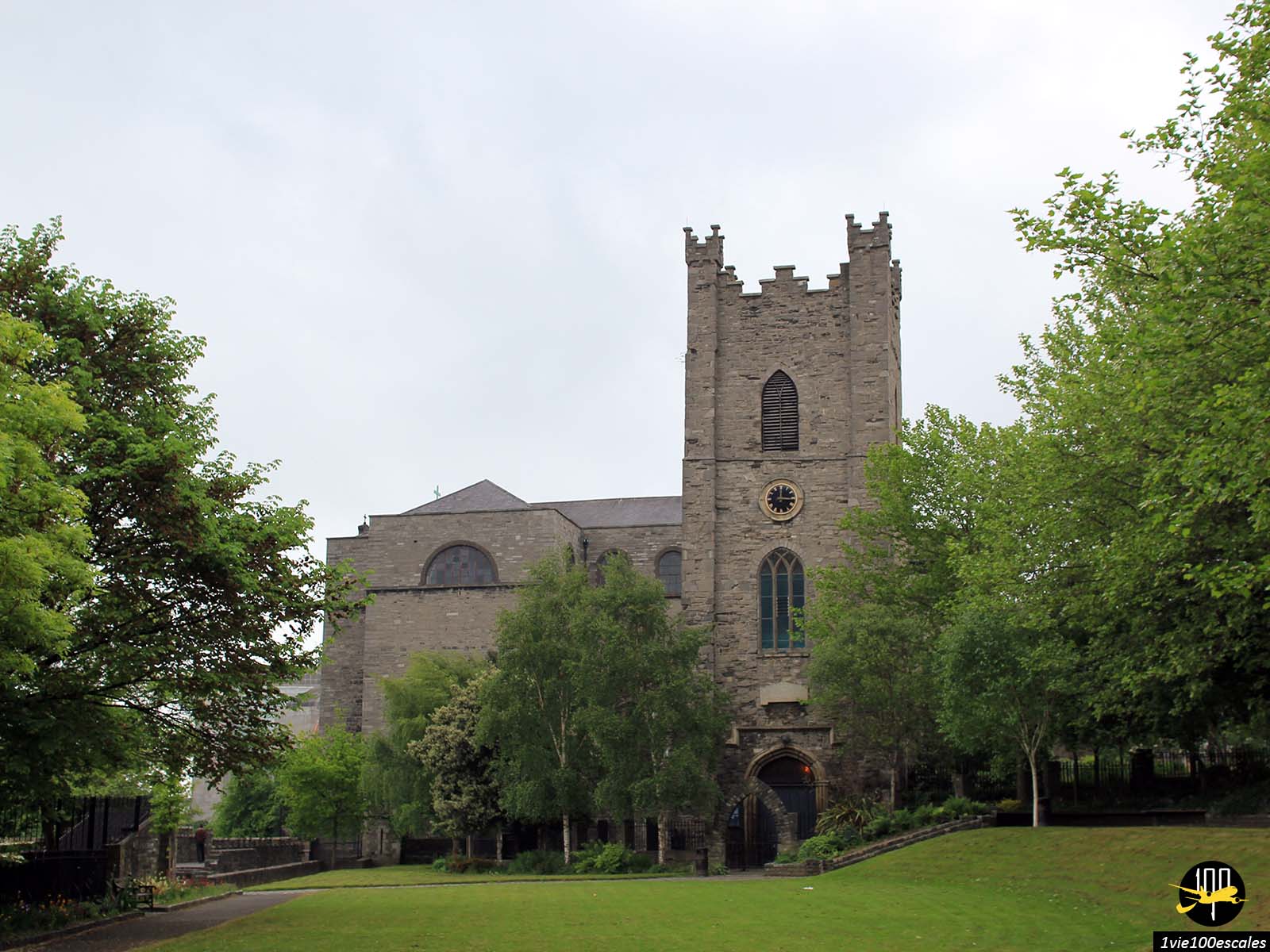 St Audoens est l'une des plus vieilles églises qui soient toujours debout a Dublin. C'est une église normande dédiée a Saint Ouen, qui fut construite ici