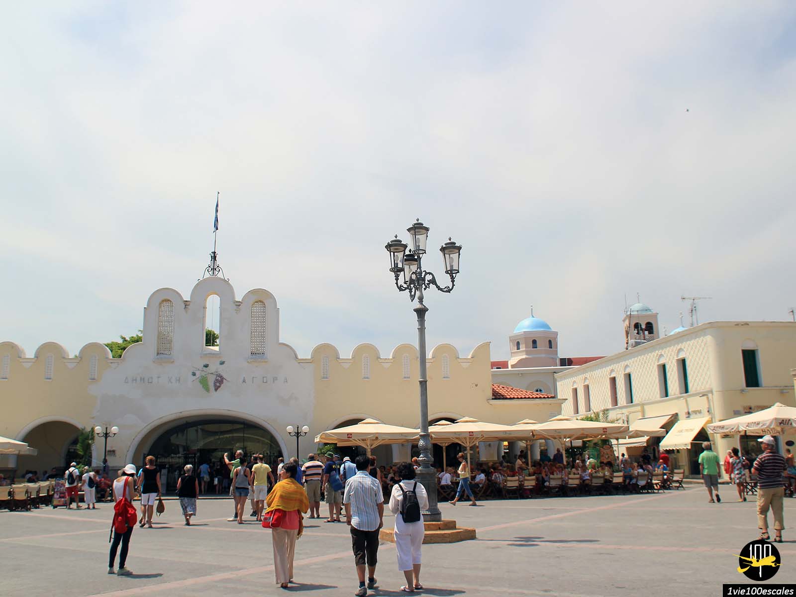 La place principale de Kos où se trouve le petit marché municipale de la ville