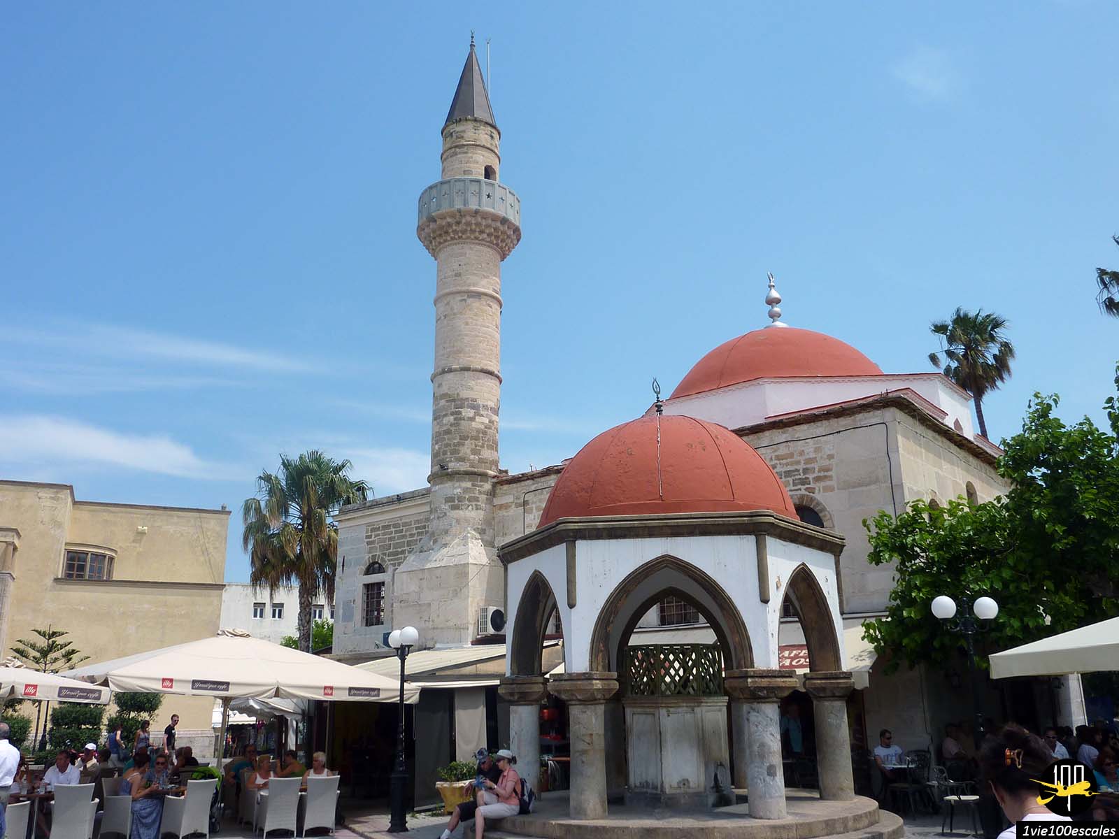 La mosquée Defterdar Ibrahim Pacha est une mosquée de l'époque ottomane située sur l'île de Kos en Grèce