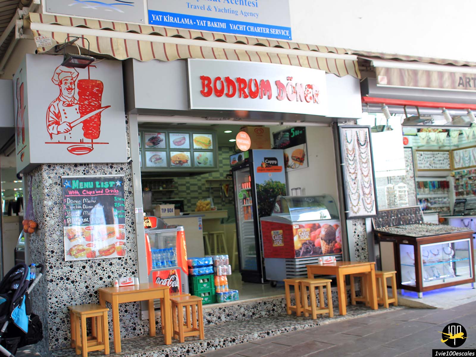 Un des nombreux restaurants Doner Kebab dans les ruelles de Bodrum en Turquie