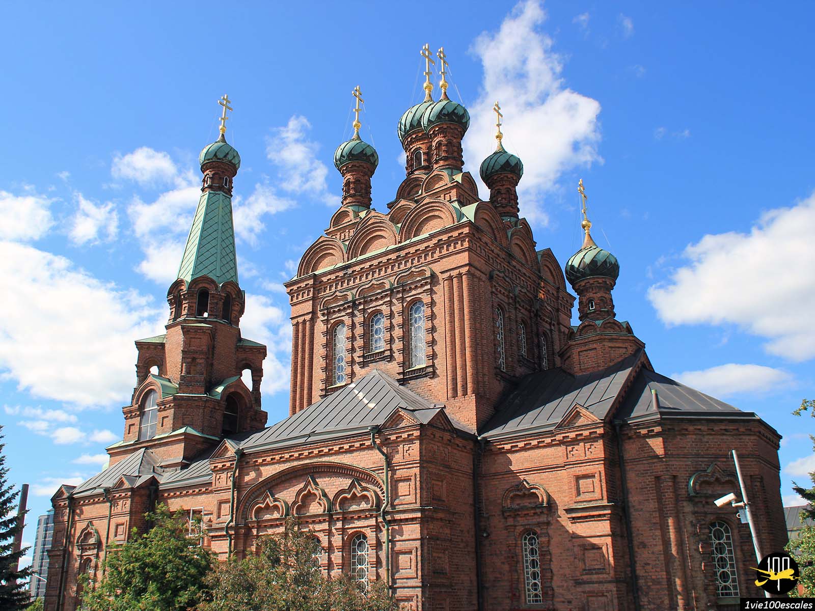 Élevée à la mémoire d’Alexander Nevski et de saint Nicolas, l'Église orthodoxe de Tampere a des airs de petit Kremlin
