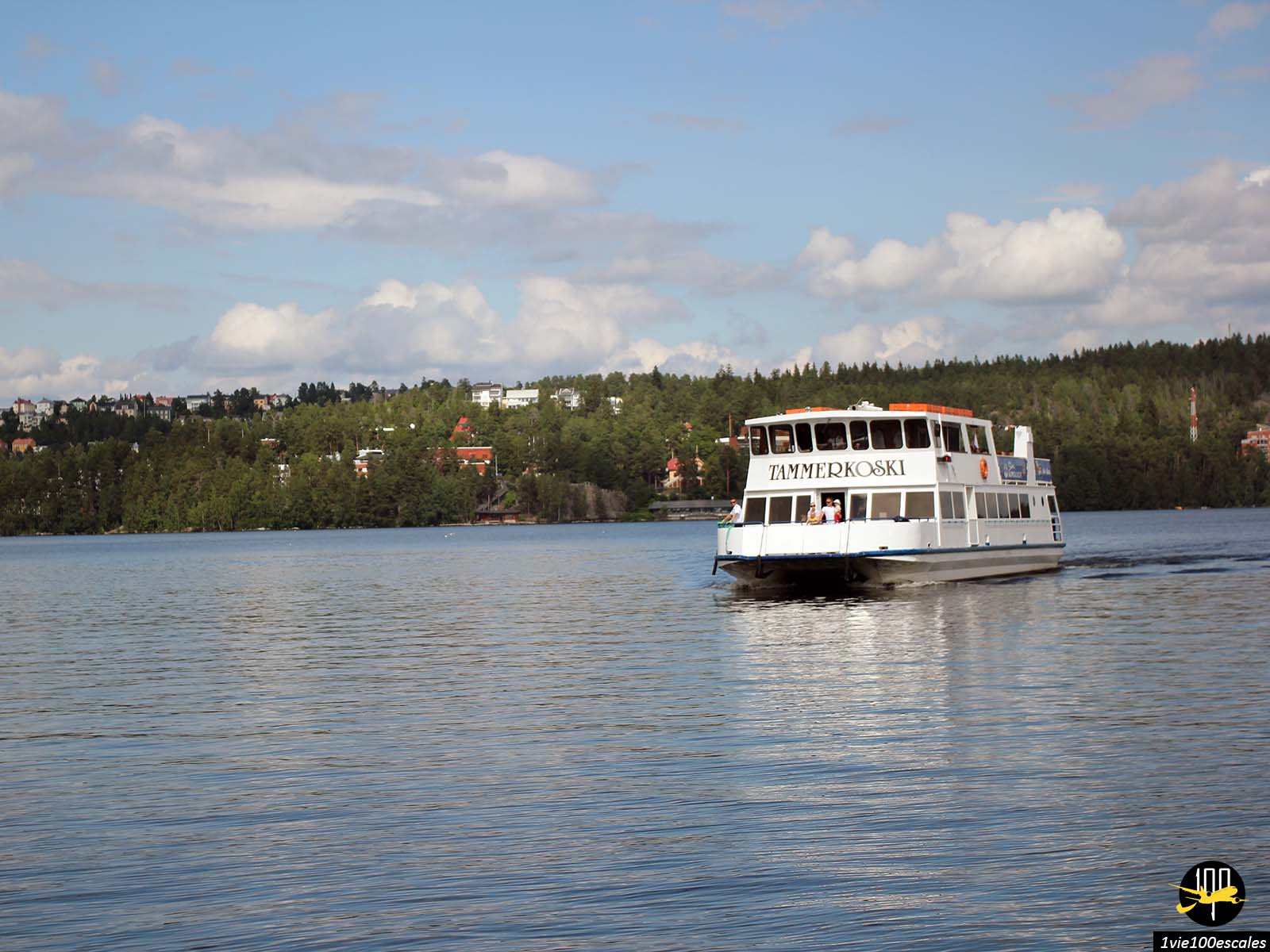 La traversée avec le bateau Tammerkoski pour atteindre l'île de Viikinsaari près de Tampere