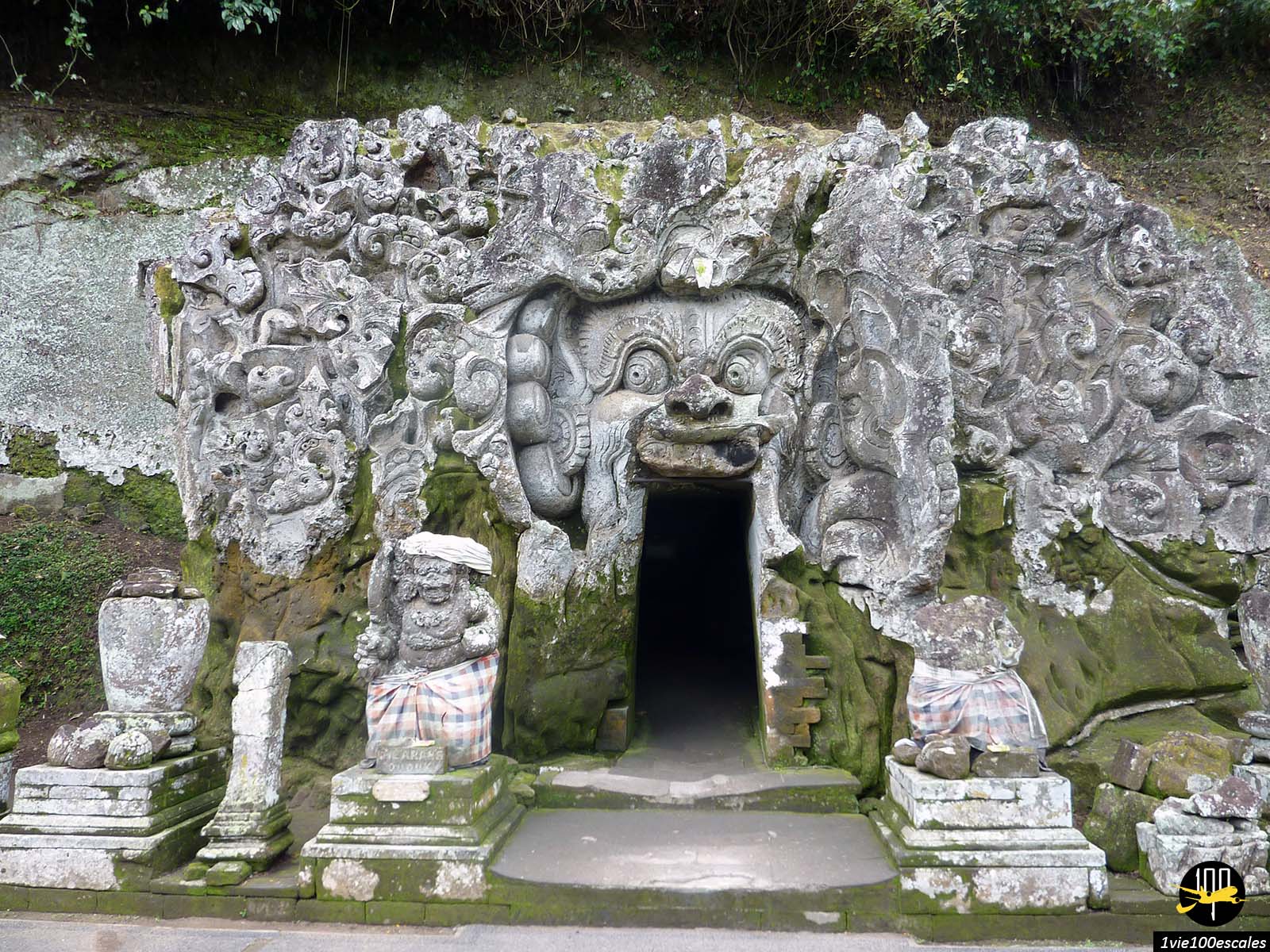 Le temple de Goa Gajah, Cave de l'éléphant ou Grotte de l'éléphant, est un temple d'Indonésie situé sur l'île de Bali, à Bedulu, près d'Ubud