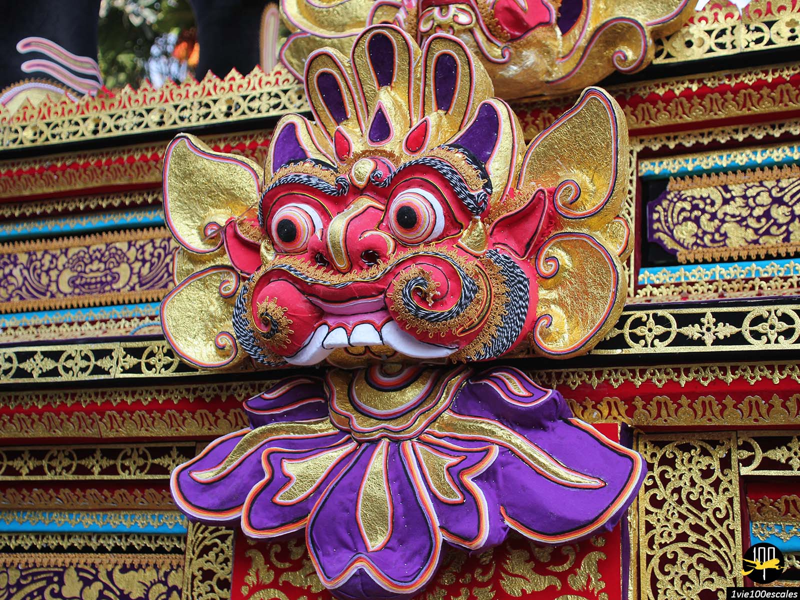Bali ayant de nombreux temples et diverses traditions il n'y a pas un jour qui ne passe donc sans qu'il y ait une cérémonie sur cette ile