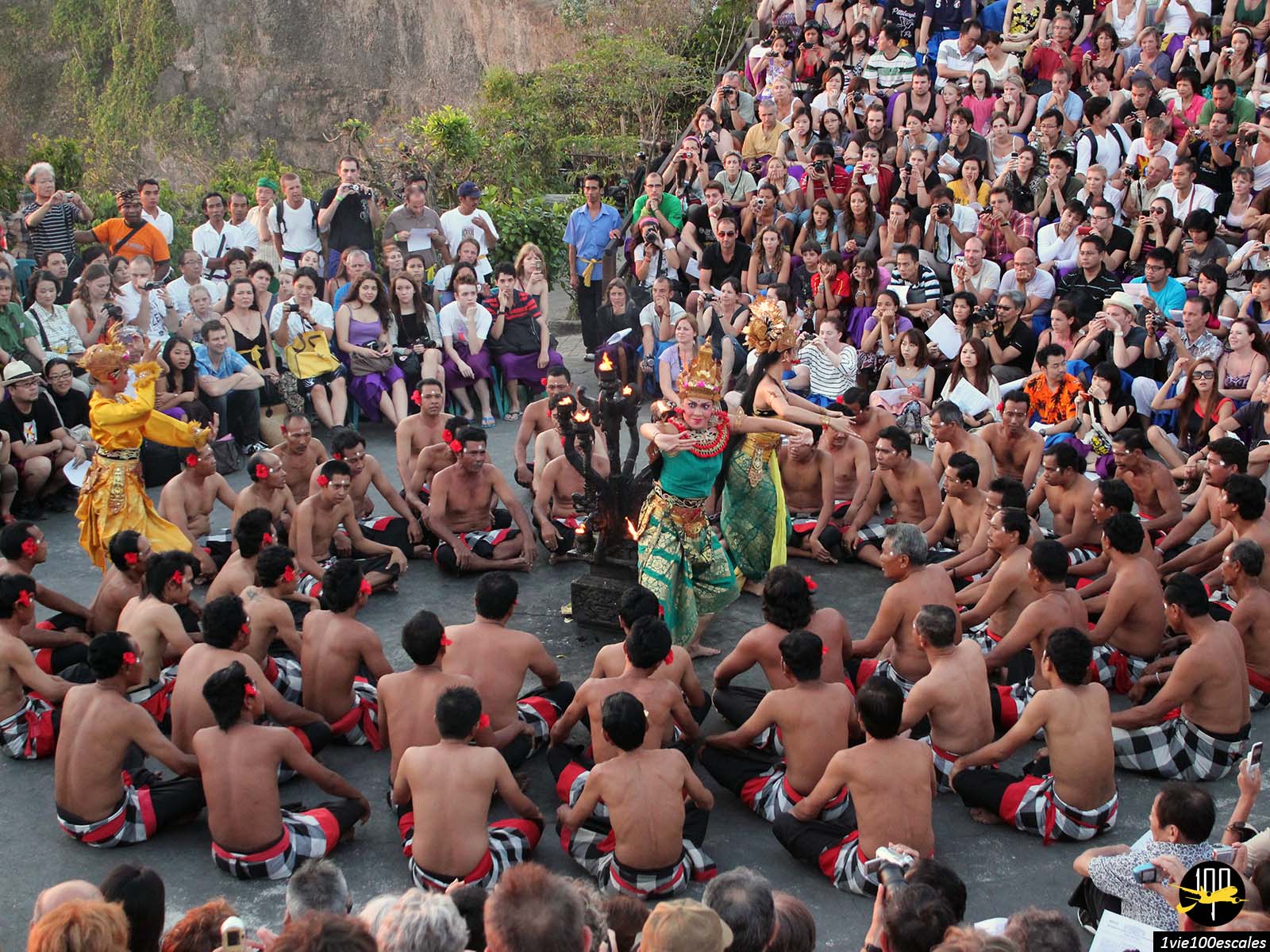 Les danses balinaises sont et demeurent sacrées, toutefois des représentations écourtées sont données pour les touristes